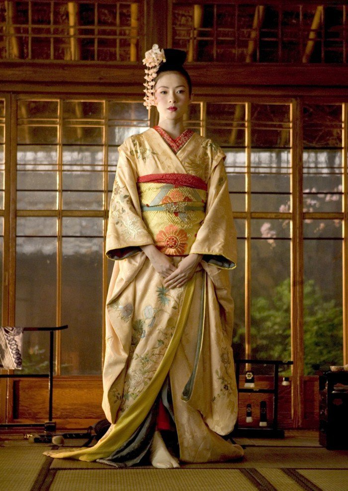 fantastisches-Foto-von-Mädchen-mit-traditionellem-Kimono