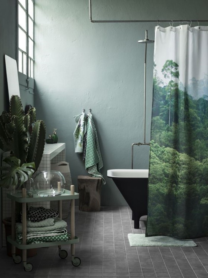 frisches-Badezimmer-Interieur-in-Grün-graue-Bodenfliesen