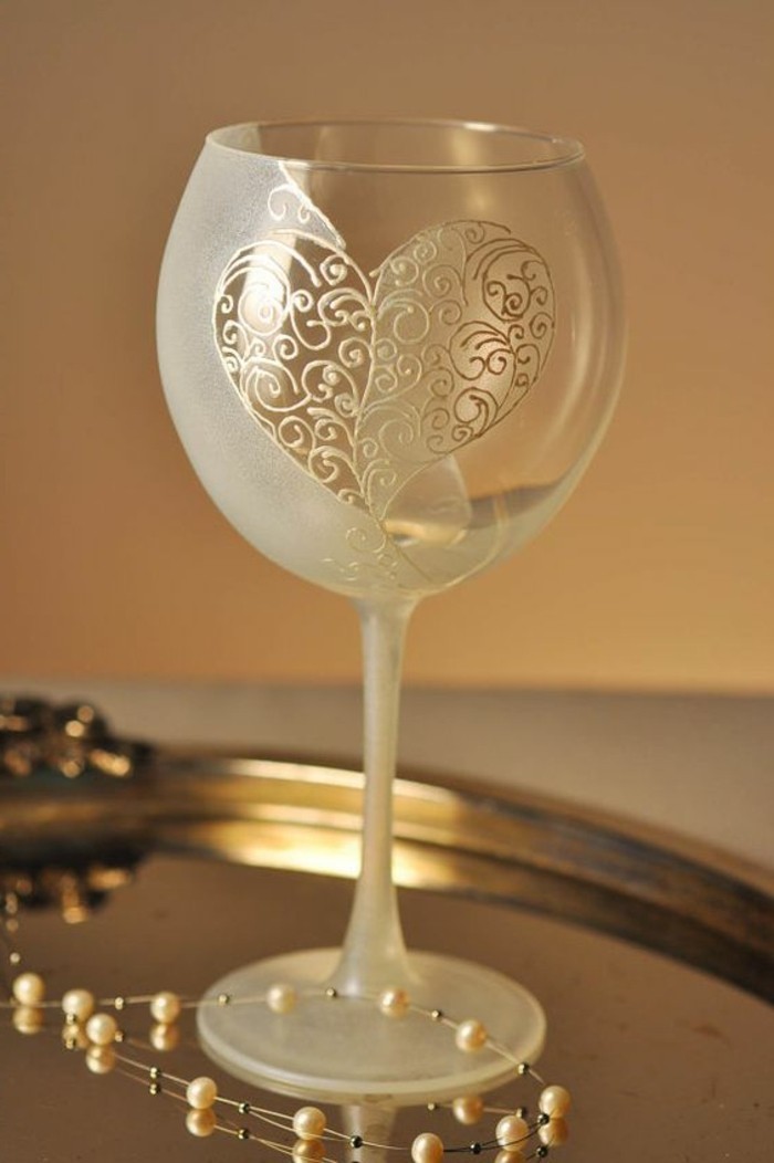 handbemaltes-Sektglas-mit-stilvoller-Dekoration