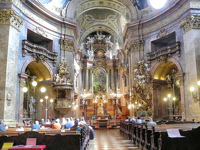 herrliche-barock-architektur-Peterskirche-in-Wien -Österreich