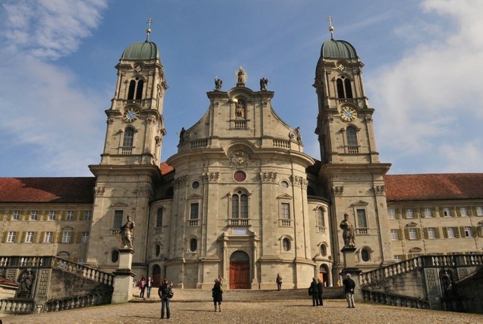 interessante-darstellung-Kloster- Einsiedeln-Schwitzerland-barock-architektur