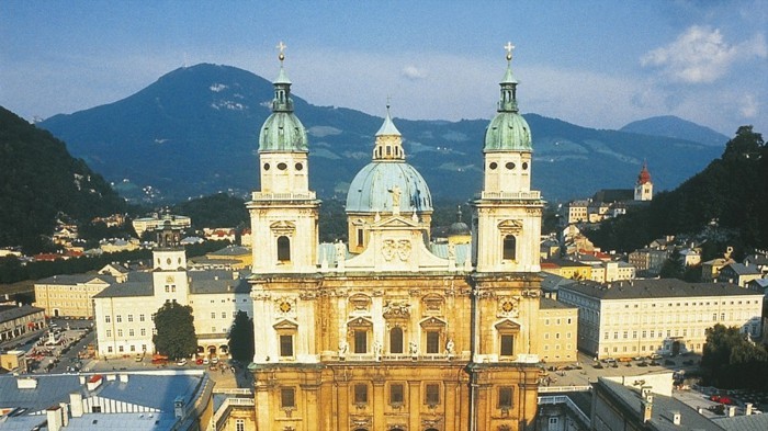 interessante-darstellung-Salzburger-Dom-unikale-barock-architektur
