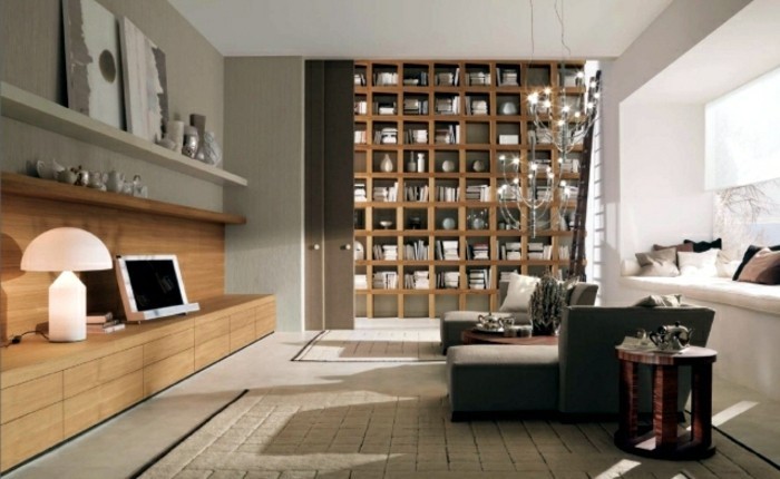 interessantes-wohnzimmer-beige-tolle-akzentwand-moderne-möbel