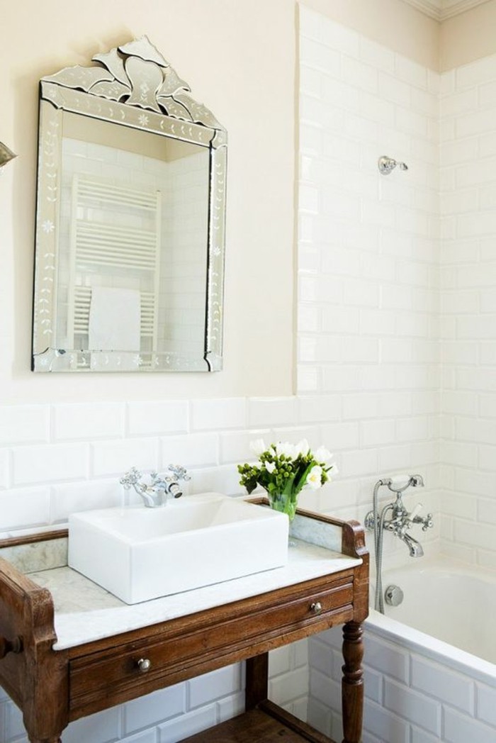 kleines-badezimmer-waschtisch-selber-bauen-weiße-wände