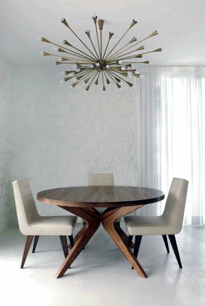 minimalistische-Esszimmer-Einrichtung-moderne-Designer-Stühle