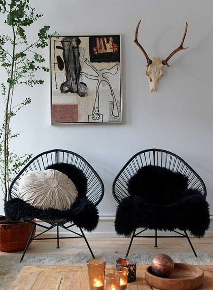 moderne-schwarze-Stühle-in-Boho-Stil