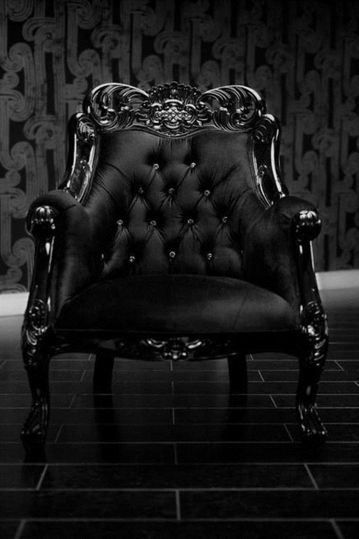 prachtvoller-schwarzer-Sessel-in-Barock-Stil