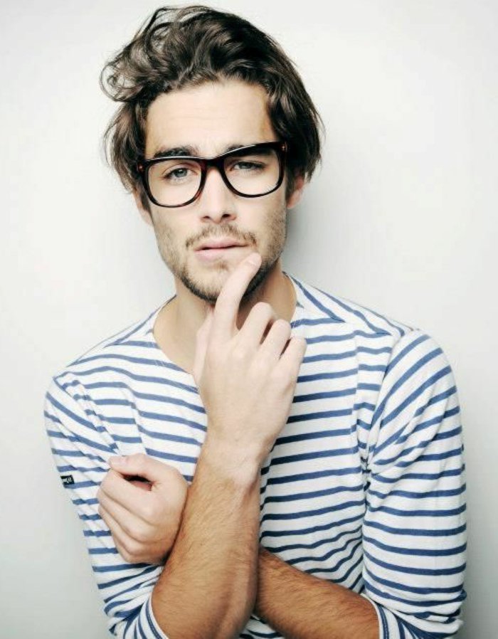 schönes-Modell-Hipster-Brillen-für-Männer