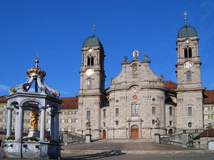 schönes-foto-Kloster- Einsiedeln-Schwitzerland-barock-architektur