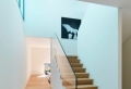 Treppe mit Glasgeländer für schickes Interieur