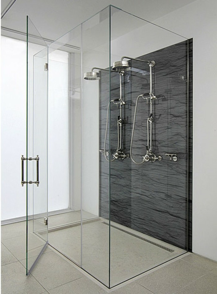 unikale-luxuriöse-duschkabine-aus-glas-schickes-interieur