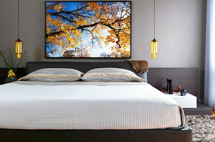unikales-schlafzimmer-mit-modernen-und-schönen-pendelleuchten
