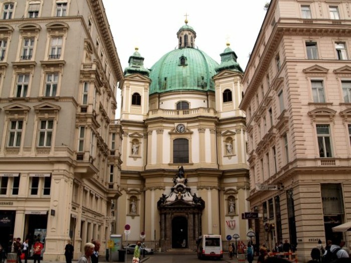 wunderschöne-barock-epoche-Peterskirche-in-Wien -Österreich