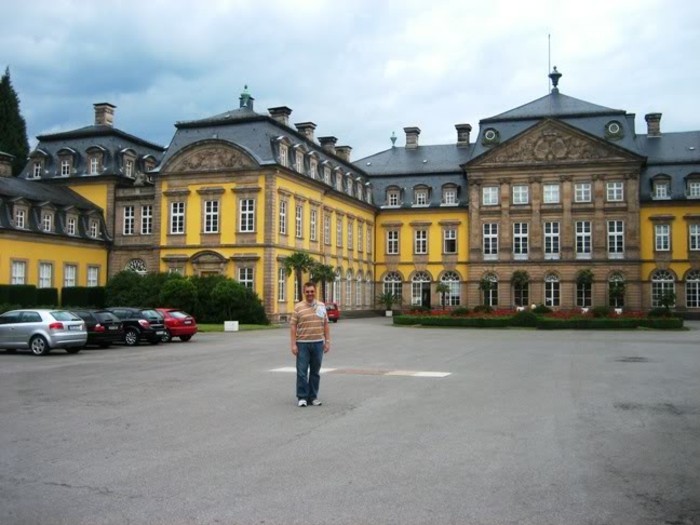 wunderschöne-barock-epoche-architektur-Residenzschloss-Arolsen-Deutschland