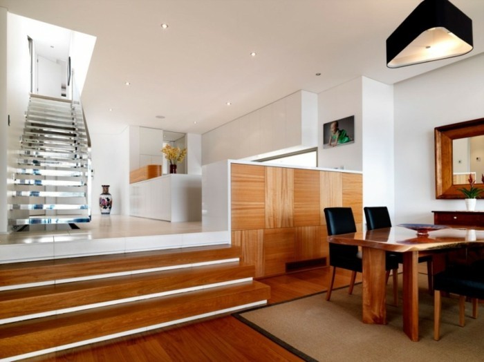 wunderschönes-wohnzimmer-vinylboden-und-moderner-kamin