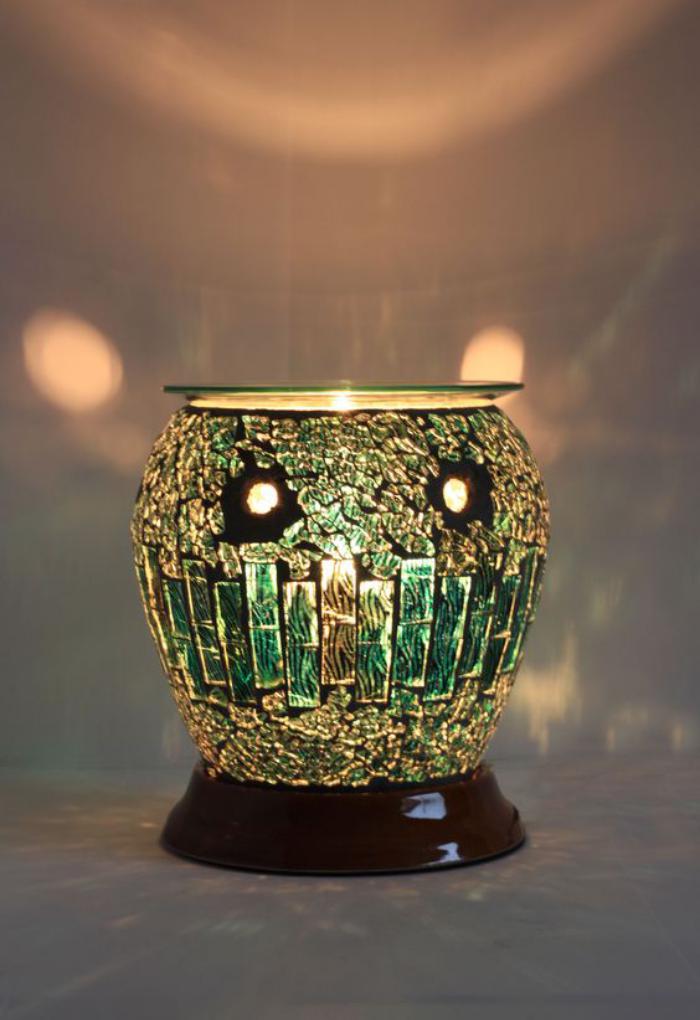 Duftkerze-in-handgemachter-grünen-Vase
