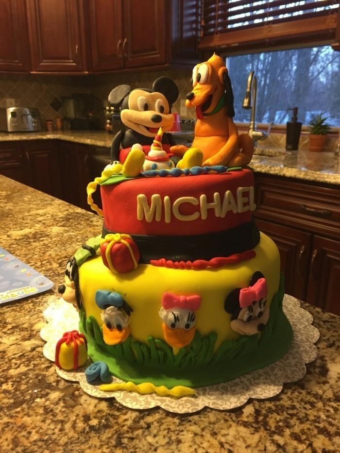 Kuchen-für-Kindergeburtstag-mit-Disney-Motiven