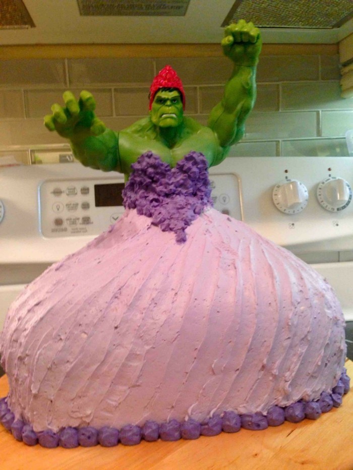 Kuchen-für-Kindergeburtstag-mit-Hulk-in-Prinzessinkleid