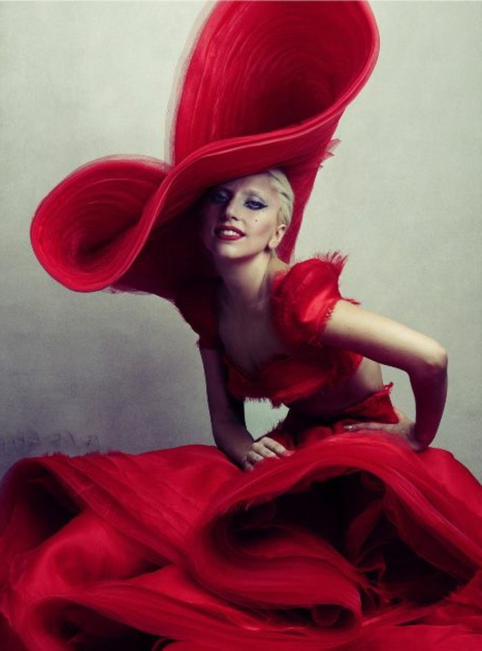 Lady-Gaga-mit-extravagantem-Outfit-für-Vanity-Fair