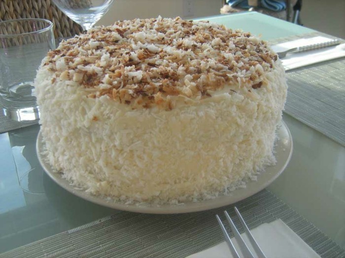 Schnelle-torte-mit-Kokosraspeln-und-Walnüssen