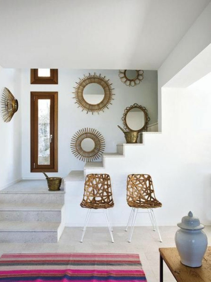 Wohnung-in-Mallorca-weiße-Wände-vintage-Akzente-coole-Rattanstühle