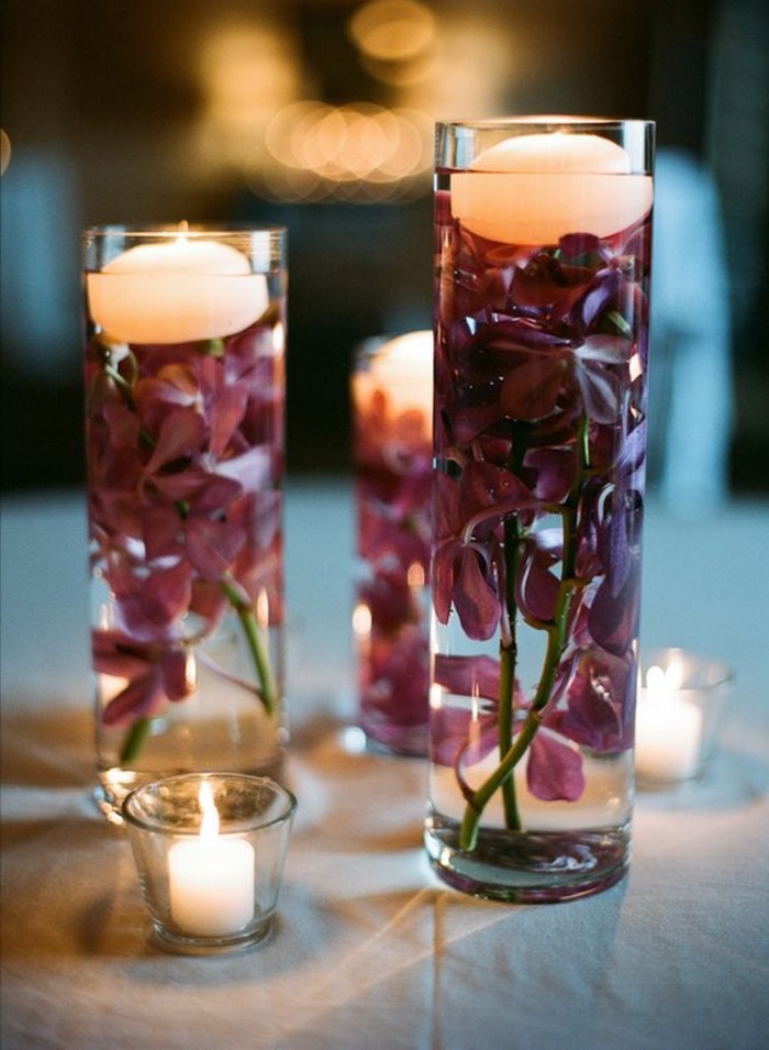billige-kerzen-im-Glas-mit-lila-Blumen