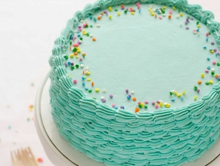 blauer kuchen mit bunten streuseln geburtstagstorte rezept für erwachsene oder kinder torte selber machen ideen