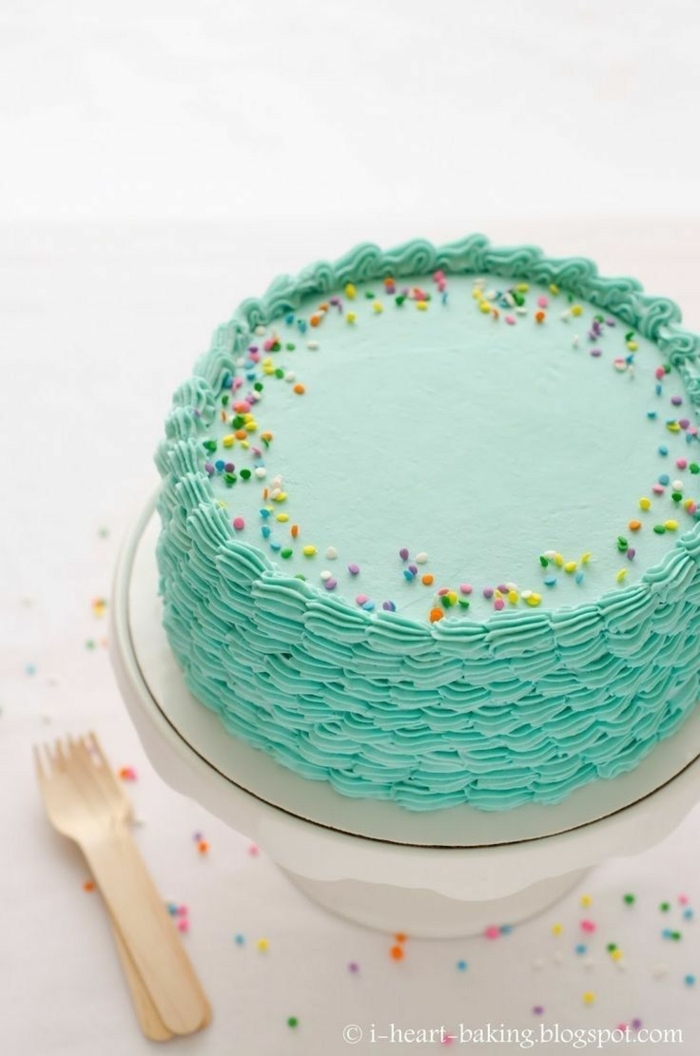 blauer kuchen mit bunten streuseln geburtstagstorte rezept für erwachsene oder kinder torte selber machen ideen