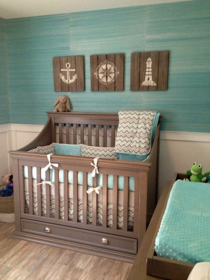 effektvolles-baby-bettchen-aus-holz-im-mediterran-gestalteten-babyzimmer