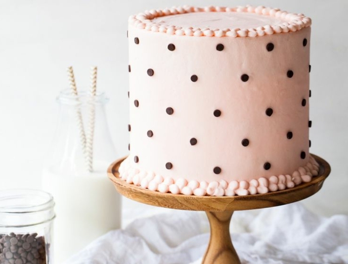 elegante torte zum geburtstag pink mit schokoladenstückchen geburtstagskuchen erwachsene geburtstagstorte selber backen