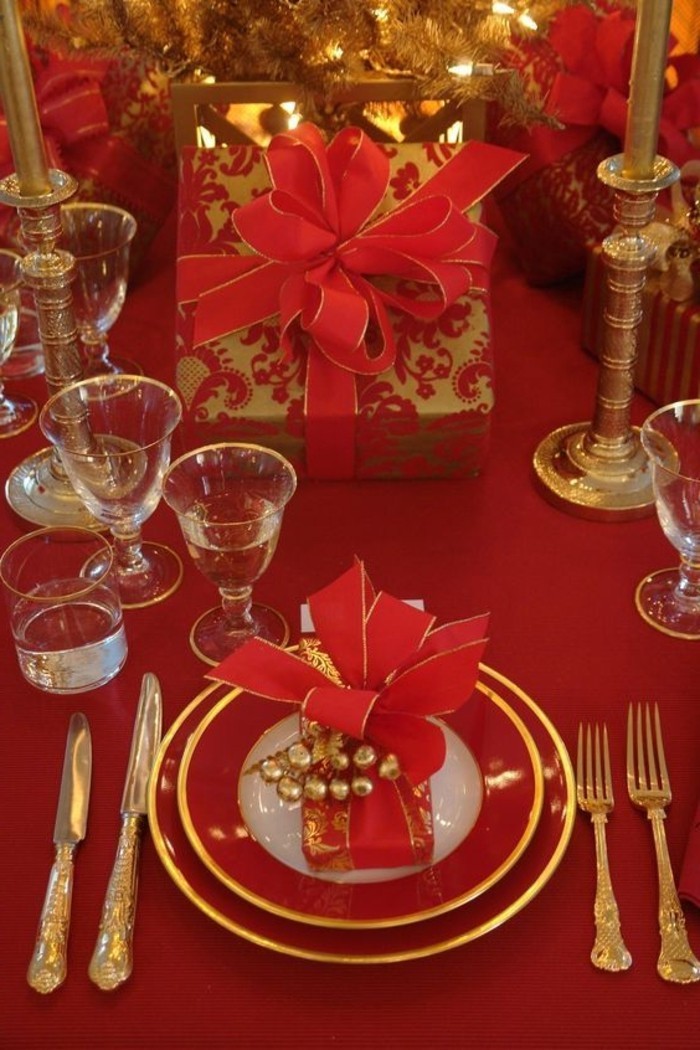 festliche-Tischdekoration-Ideen-in-Rot-und-Golden