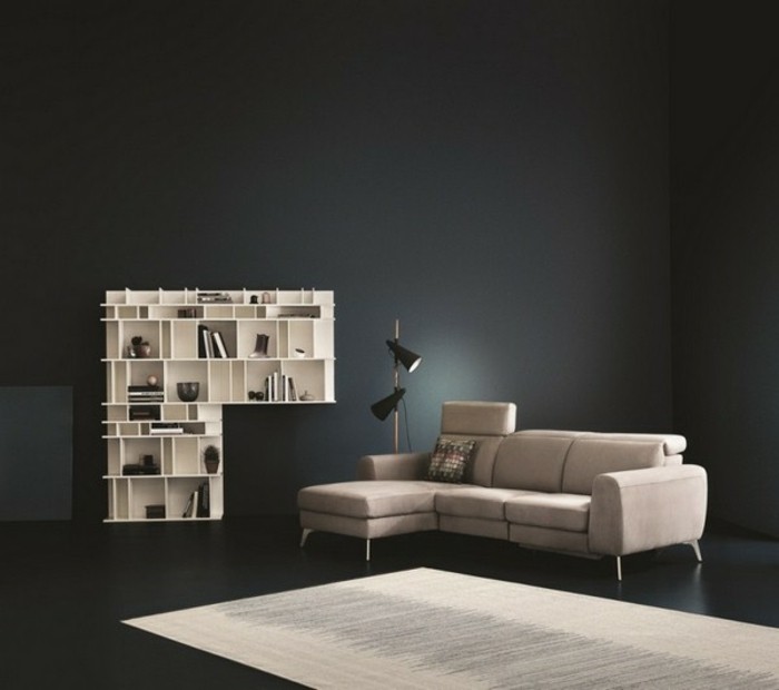 interieur-ideen-fürs-wohnzimmer-farbe-petrol-tolles-weißes-sofa