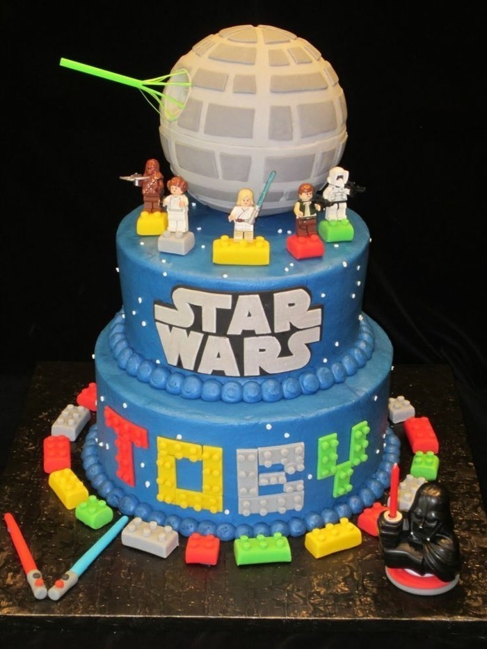 personalisierter-Kuchen-für-Kindergeburtstag-mit-Star-Wars-Motiven