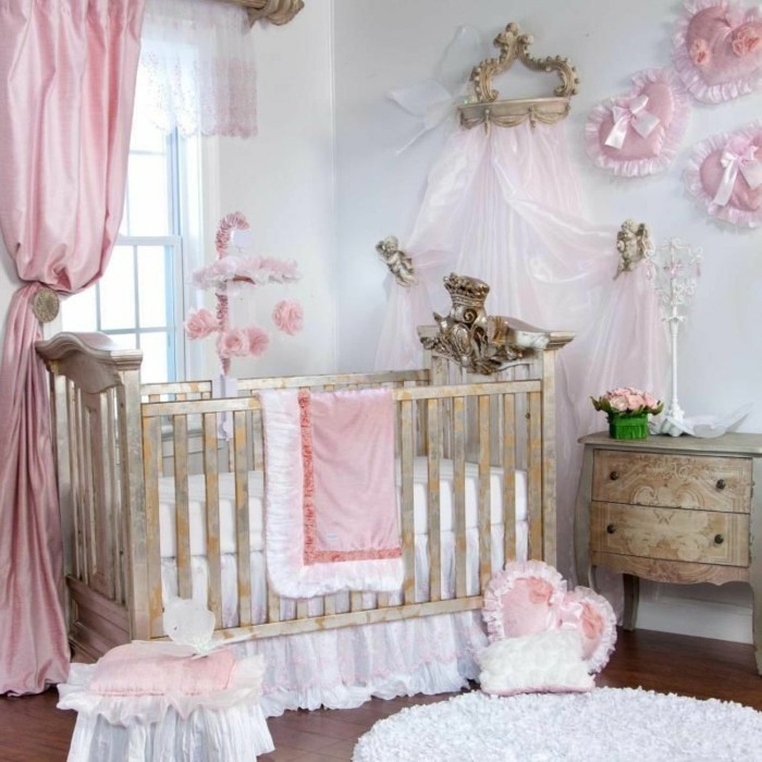 prinzessin-babyzimmer-gestalten-rosige-elemente-schönes-babybett
