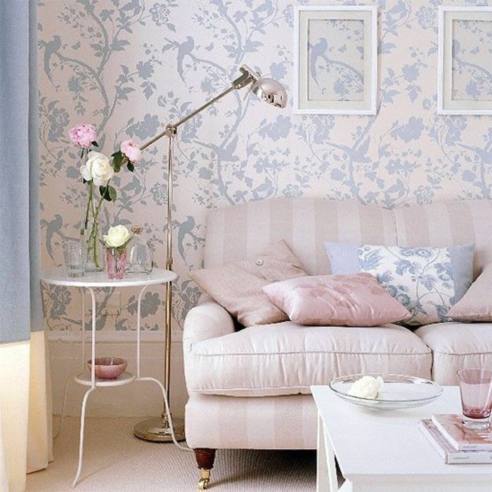 romantisch-eingerichtetes-Wohnzimmer-in-süßen-Farben