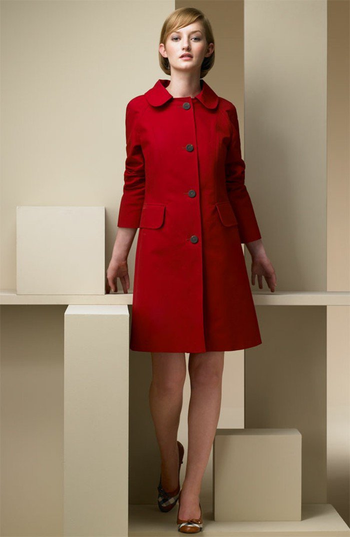 romantisches-Modell-roter-Burberry-Trenchcoat-für-Damen