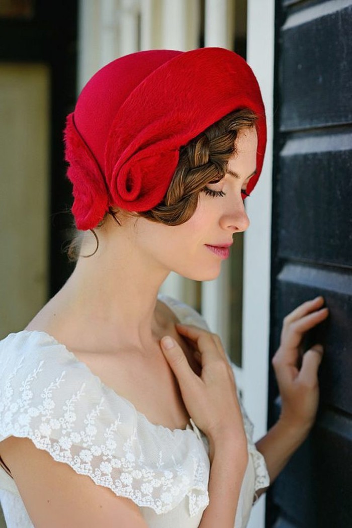 romantisches-vintage-Modell-Hut-in-Rot