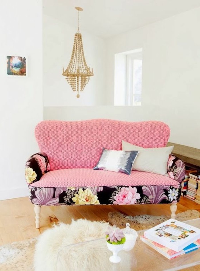 rosa-Zweisitzer-Sofa-zum-Mädchenzimmer
