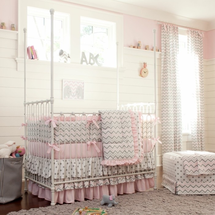 rosa-und-grau-zusammenstellen-herrliches-babyzimmer-für-mädchen-kleines-süßes-baby-bettchen