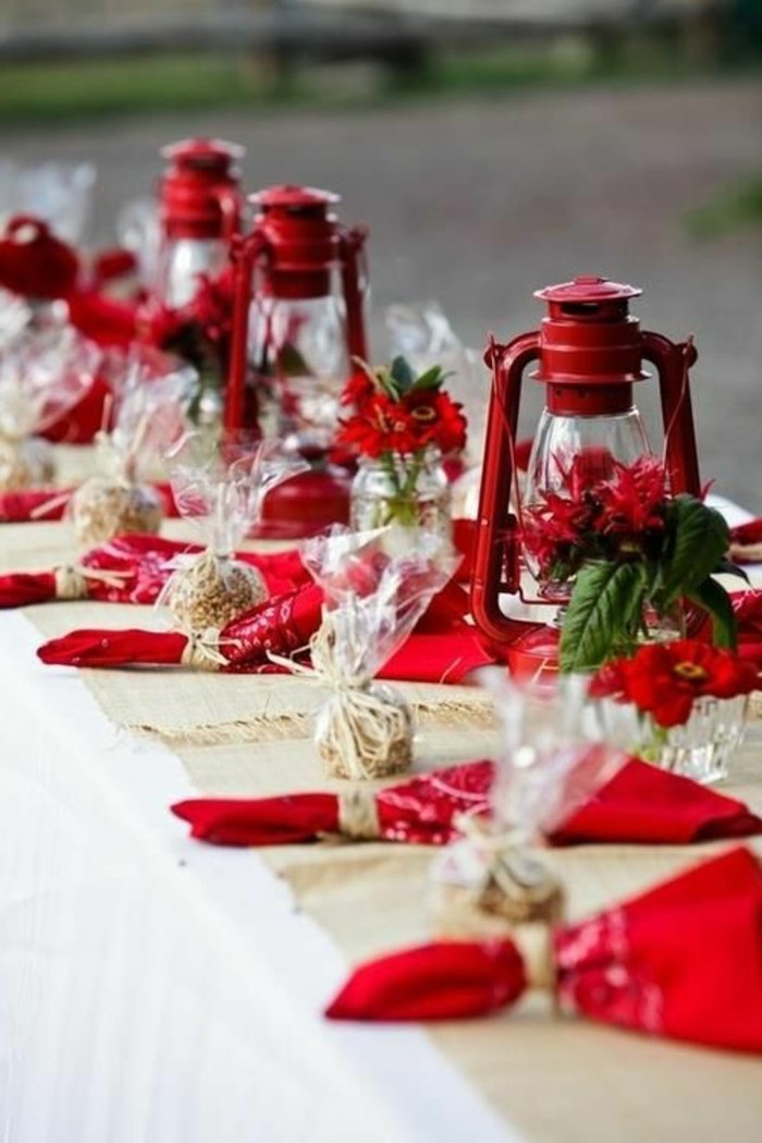 rote-Tischdekoration-Ideen-für-Weihnachten