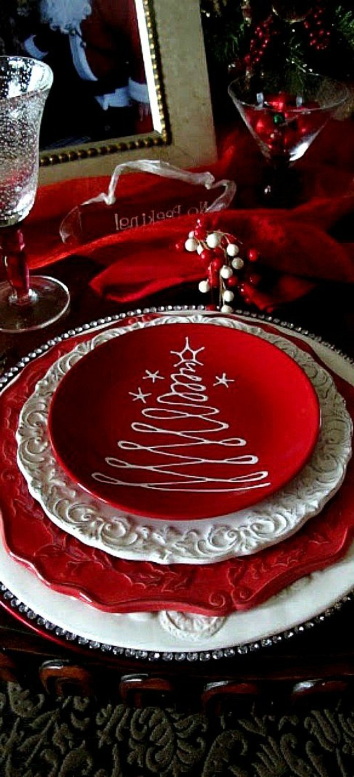 rote-Tischdekoration-Ideen-geeignet-für-Weihnachten