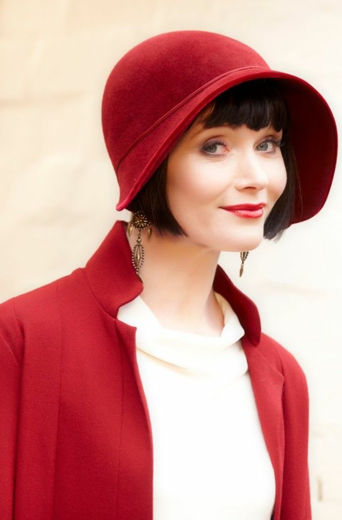 roter-Damen-Hut-in-1920er-Stil-inspiriert-von-The-Great-Gatsby