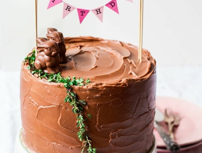 schokoladenkuchen inspo geburtstagstorte rezept dekoration zwei schoko hasen happy birthday deko party kuchen ideen