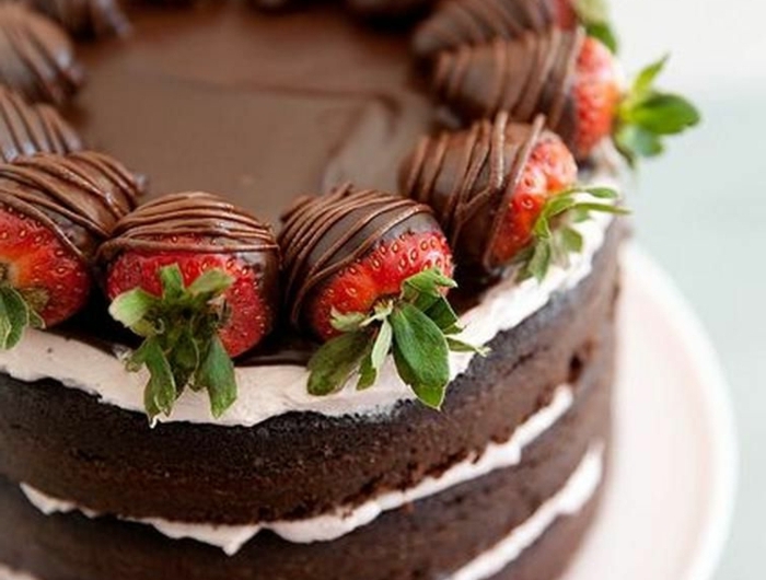 schokoladenkuchen mit erdbeeren und sahne geburtstagskuchen erwachsene torte zum geburtstag selber machen leckere rezepte