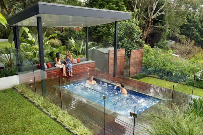 sehr-schönen-vorgarten-anlegen-grünes-gras-pool-modell