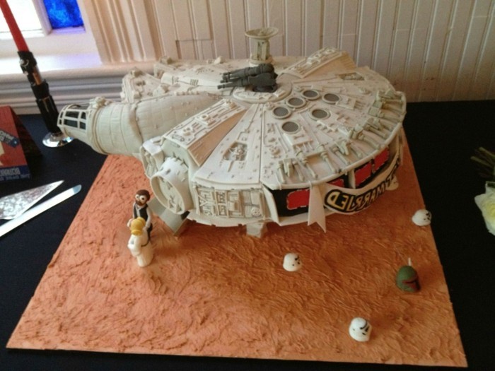 thematischer-Star-Wars-Kuchen-für-Kindergeburtstag