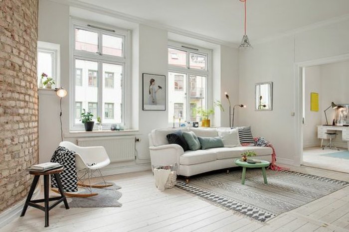 weißes-Interieur-wenige-praktische-Möbel