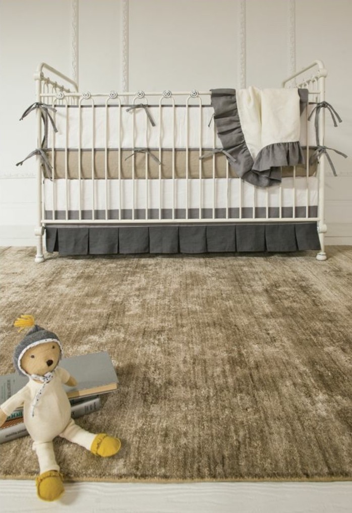 wunderschöne-interessante-babybetten-beige-farbe-attraktives-babyzimmer