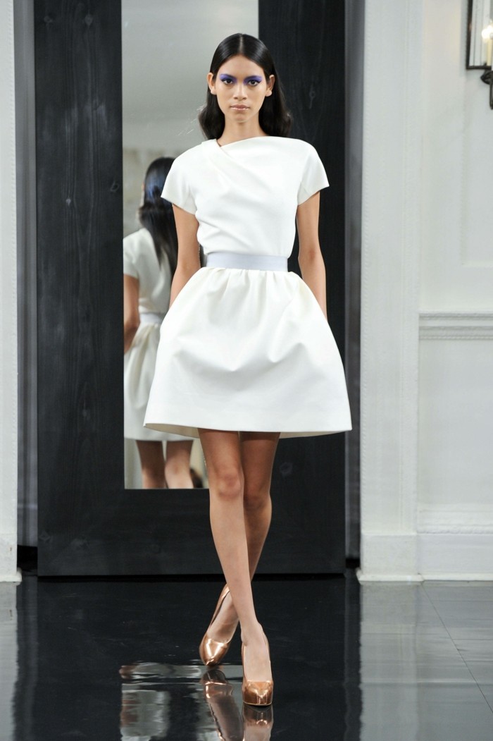 elegante interessante kleider in weißer farbe -modernes aussehen