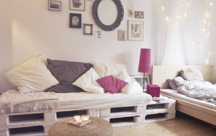 wunderschönes-sofa-aus-europaletten-im-hellen-effektvollen-zimmer